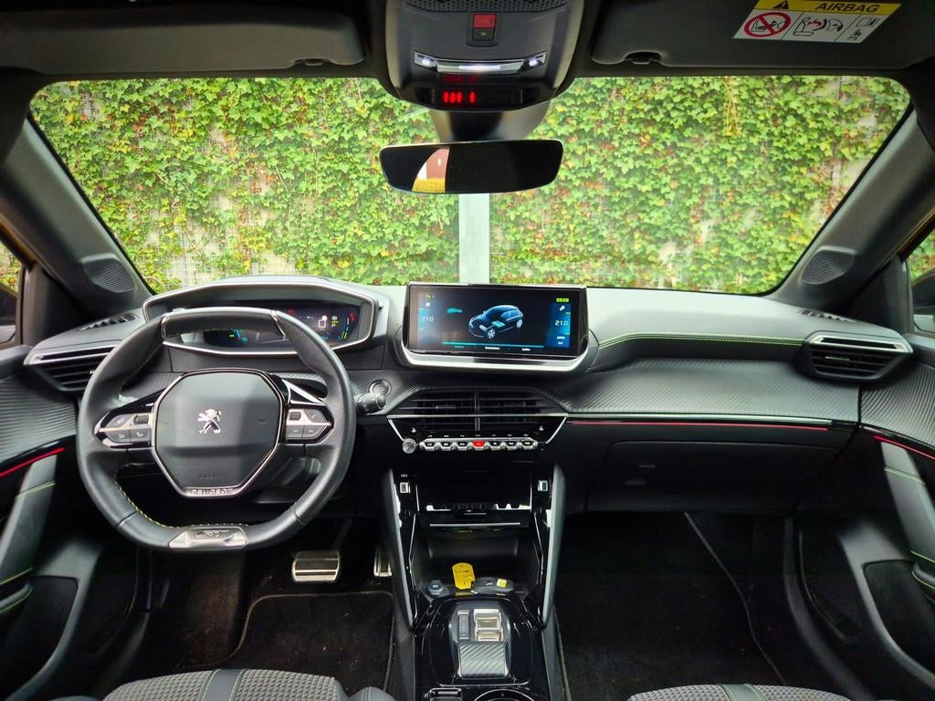 Peugeot E-208 EV GT 350 50 kWh SOH 100%! | ACC | CAM | Stoel, Gebruikt, Overige kleuren, Leder en Stof, Stoelverwarming