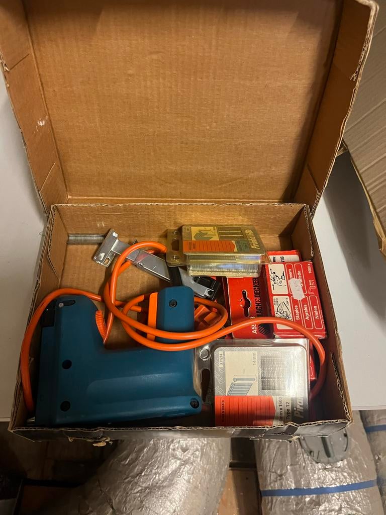 Black & Decker DN418 nietpistool met nietjes, Ophalen of Verzenden, Zo goed als nieuw