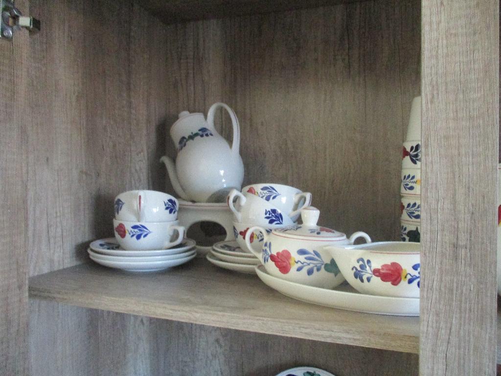 Grote collectie boerenbont servies Boch 82 stukken, Ophalen, Overige typen, Zo goed als nieuw, Aardewerk