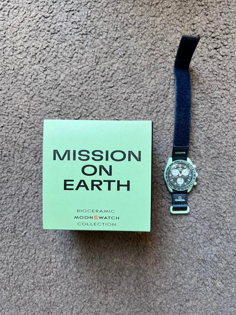 MoonSwatch mission on earth, Ophalen of Verzenden, Zo goed als nieuw, Kunststof, Swatch