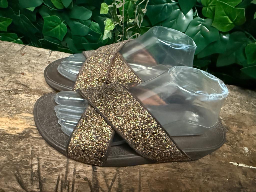 gewoon Nieuwe prachtige slippers van Fitflop maat 41, Bruin, Nieuw, Ophalen of Verzenden, Fitflop