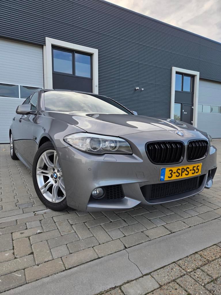 BMW 5 Serie 520i M Sport Edition High Exe/NL-AUTO/Alcantara/, Zwart, 4 cilinders, 2000 kg, Alcantara