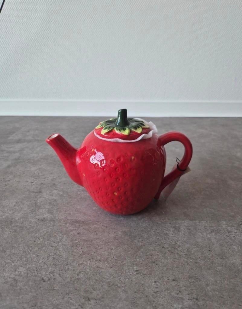 Vintage Aardbeien Theepot - Uniek en Charmant, Keramiek, Overige typen, Ophalen of Verzenden, Zo goed als nieuw