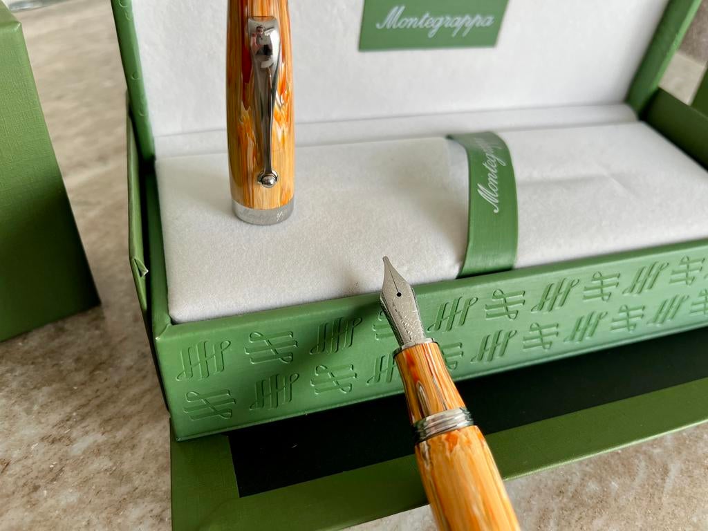 Montegrappa MIA Spice Explosion STUB 1.1, Verzamelen, Pennenverzamelingen, Overige merken, Gebruikt, Met doosje, Ophalen of Verzenden