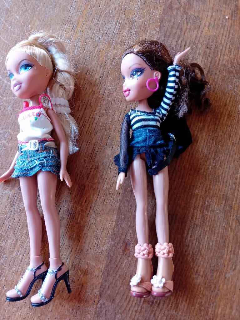 Bratz pop met blonde vlecht en spijkerrokje, Ophalen of Verzenden