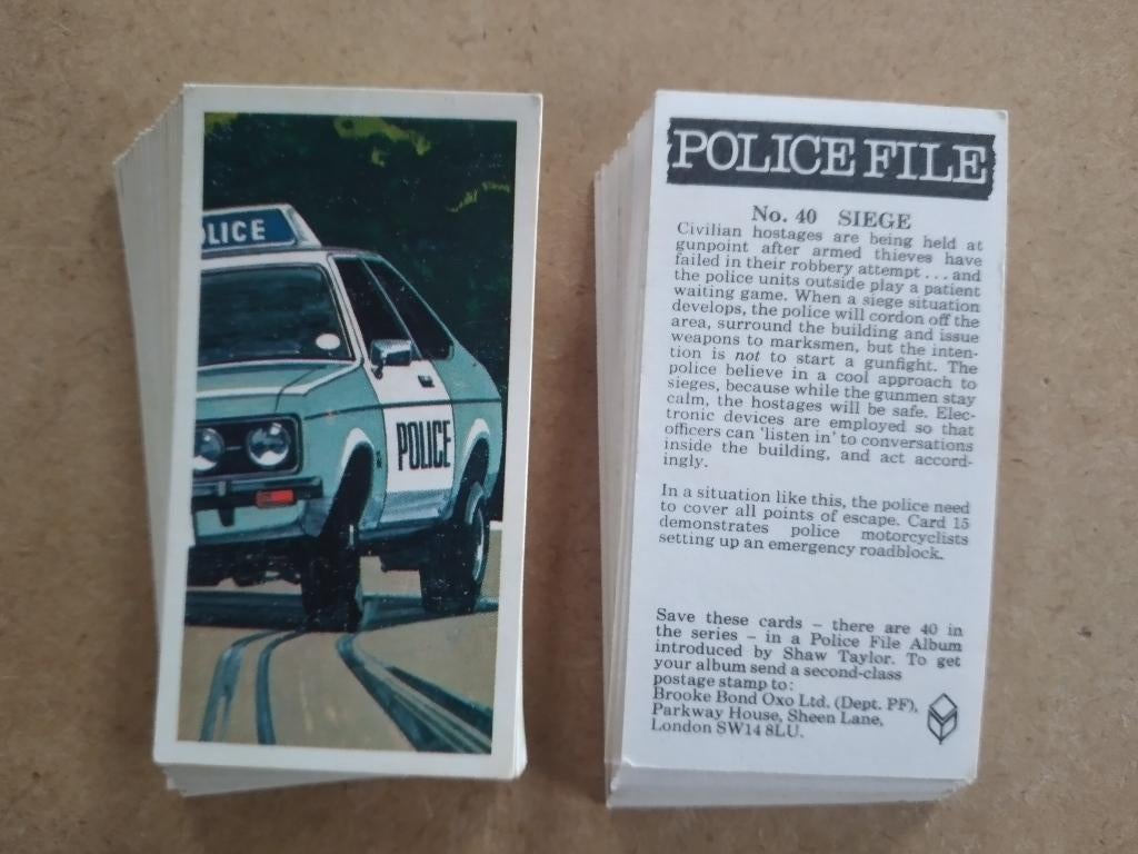 Police File complete set 40 tea cards Brooke Bond 1977, Ophalen