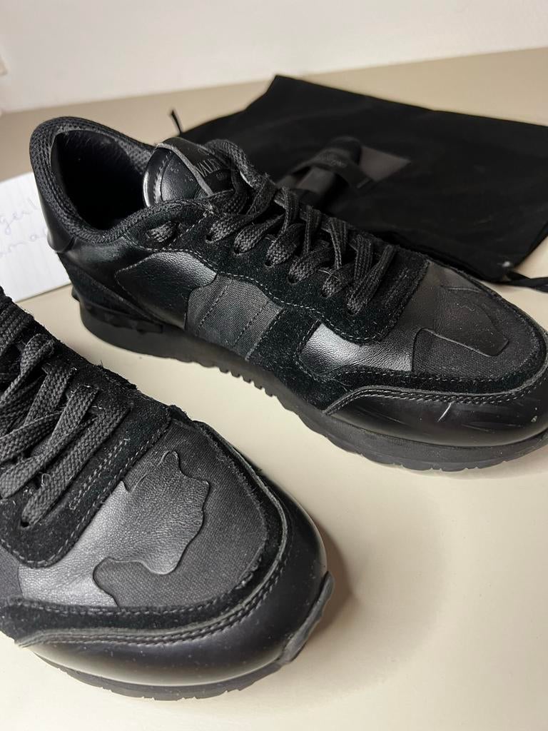 Valentino Garavani Rockrunner Sneakers Zwart Maat 37, Kleding | Dames, Schoenen, Ophalen, Zo goed als nieuw, Zwart, Sneakers of Gympen