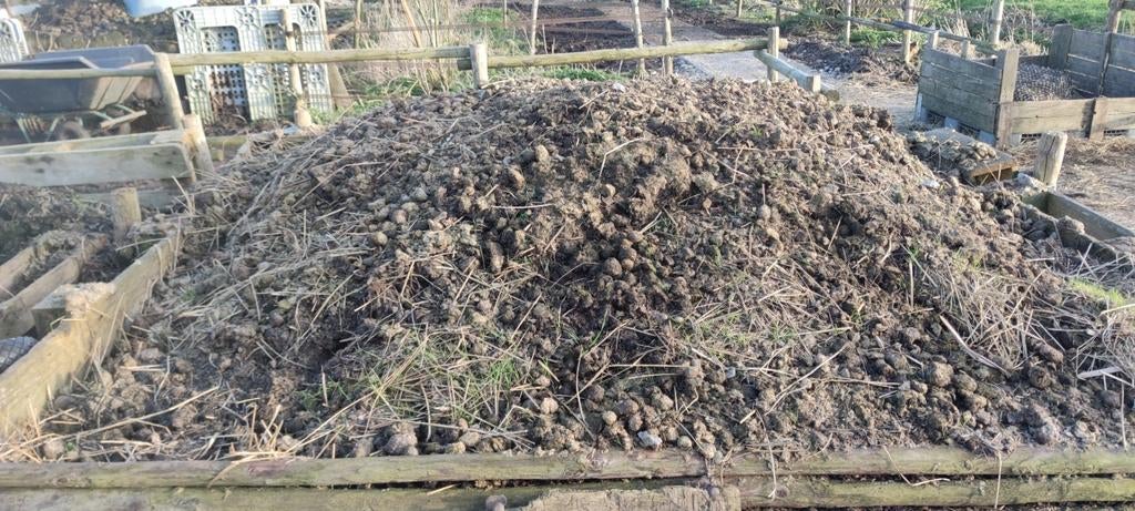 Compost of verse mest beschikbaar, Ophalen, Compost