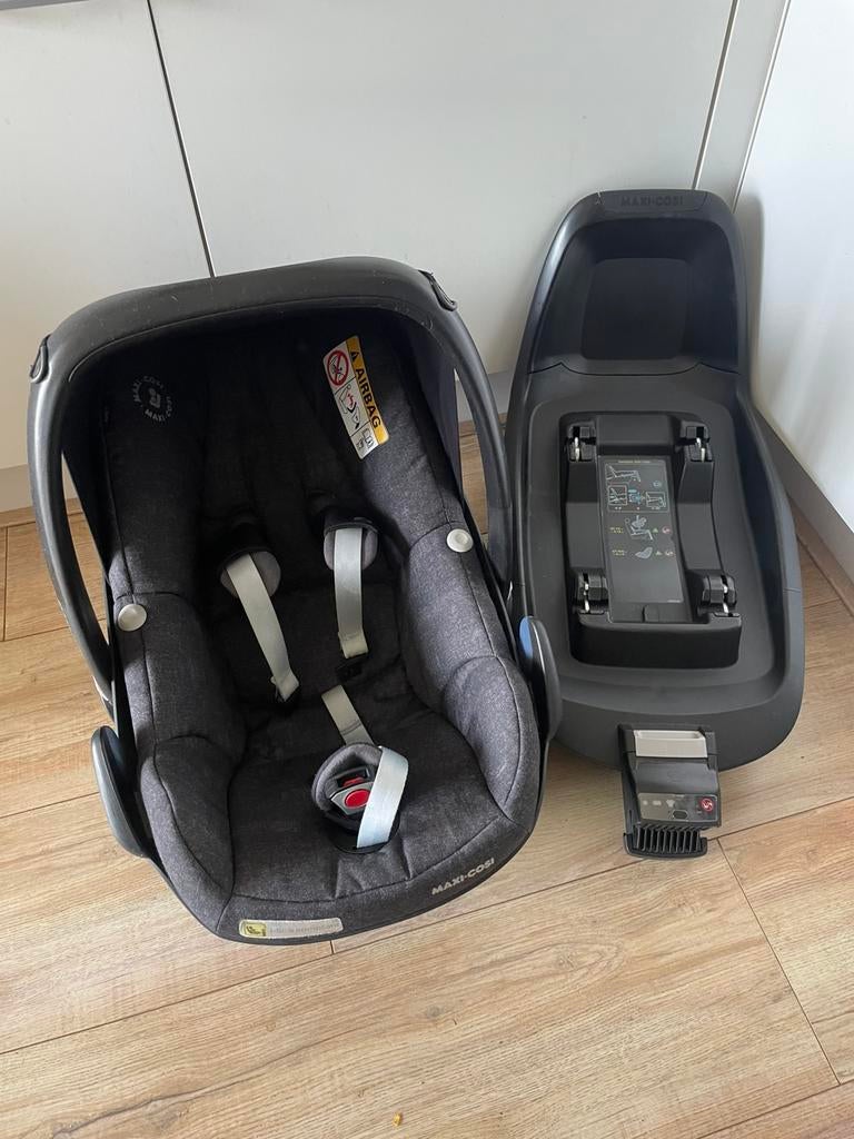 Maxi Cosi Pebble Pro i-size met Isofix FamilyFix one, Ophalen, Verstelbare rugleuning, Zo goed als nieuw, Isofix