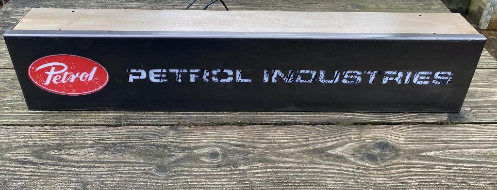 Leuke Lichtbak Petrol Industries - vintage reclame design, Ophalen of Verzenden, Gebruikt, Lichtbak of (neon) lamp