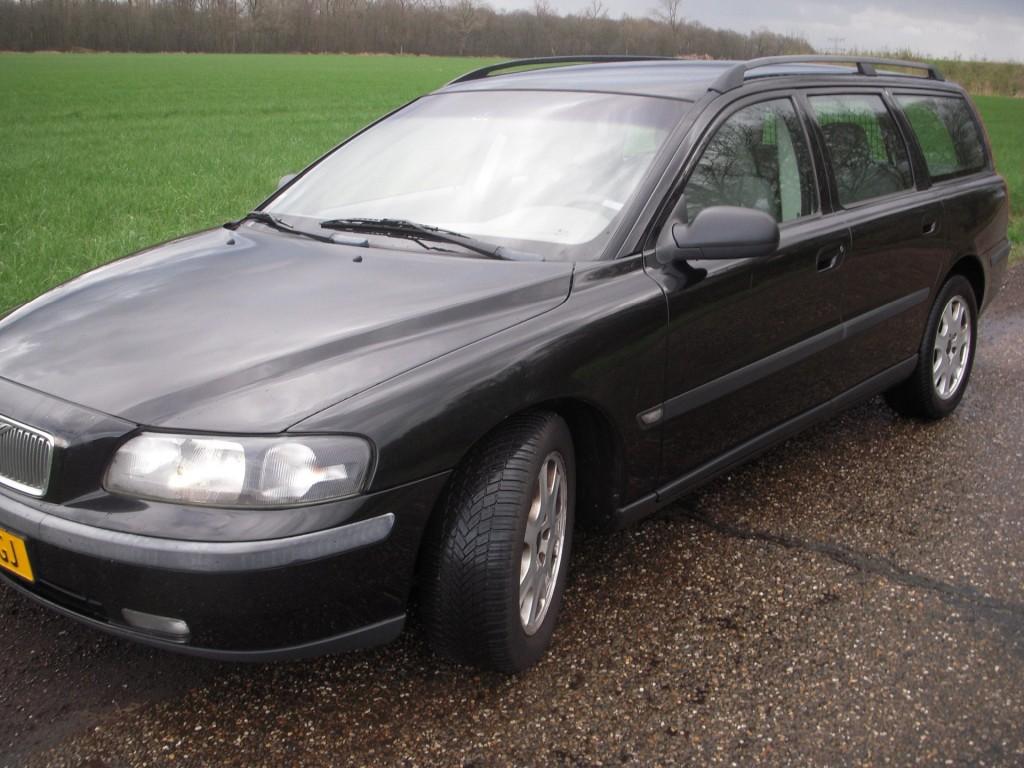 Volvo V70  LPG-G3 Nog 15x V70 va 2950 e, Voorwielaandrijving, Zwart, 129 €/maand, Electronic Stability Program (ESP)