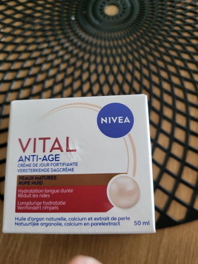 Nivea VITAL dagcrème nieuw in verpakking, Ophalen of Verzenden, Nieuw, Gehele gezicht