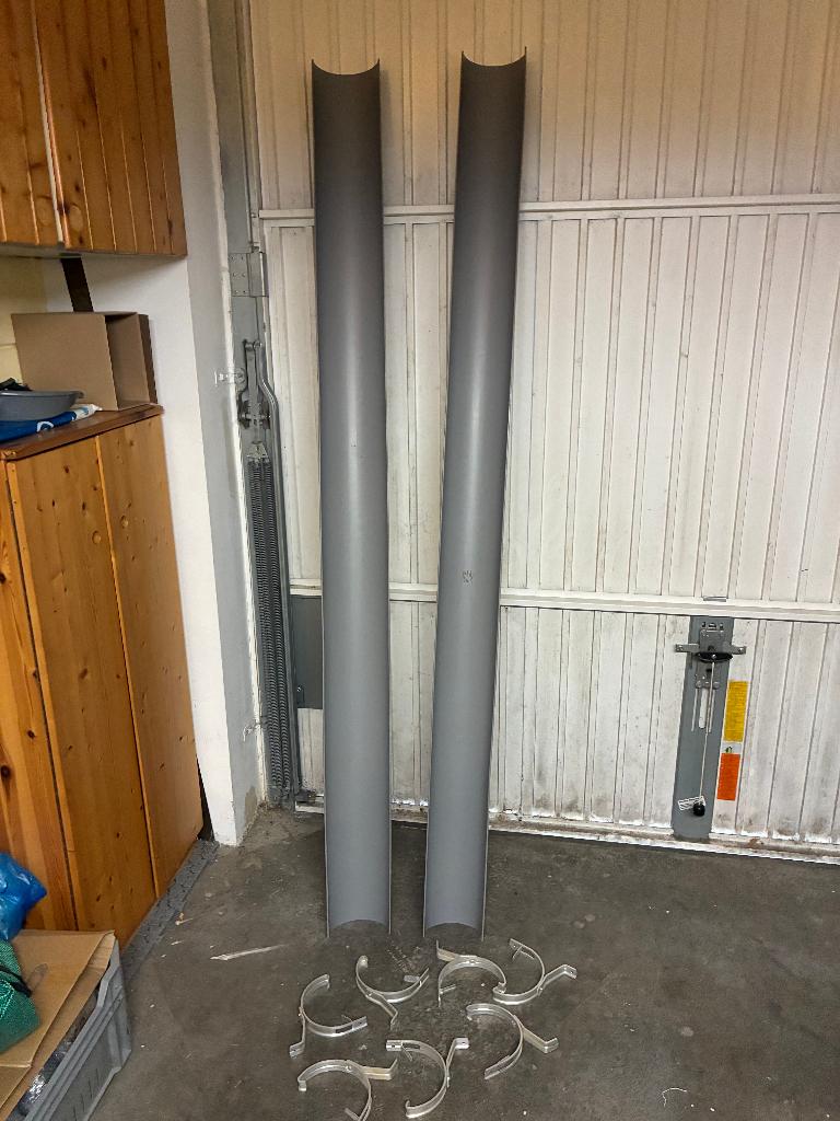 2 stuks mastgoot 150mm x 2 meter pvc grijs + muurbeugels, Ophalen, Pvc, 2 tot 4 meter, Zo goed als nieuw