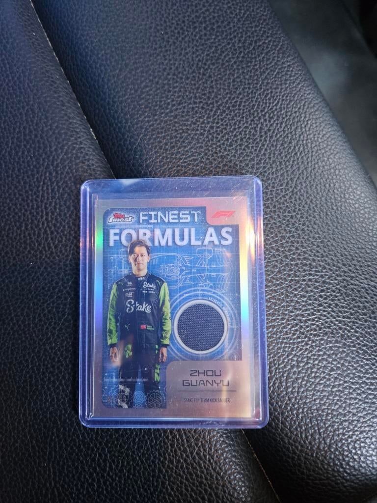 FF-ZHO topps finest relic card zhou guanyu stake sauber f1 t, Ophalen of Verzenden, Nieuw, Plaatje