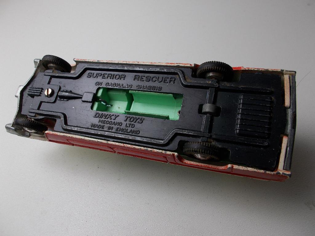 1967 Dinky Toys 267 SUPERIOR RESCUER ON CADILLAC CHASSIS., Ophalen of Verzenden, Gebruikt, Auto, Dinky Toys