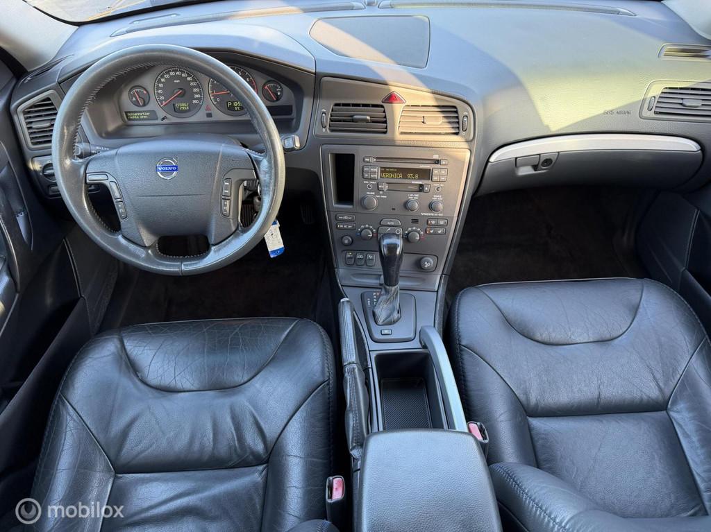 Volvo XC70 2.5 T Comfort Line AUTOMAAT / RIJKLAAR, Auto's, Automaat, Gebruikt, Blauw, XC70