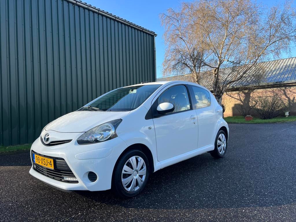 Toyota Aygo 1.0 VVTi Airco | Led | Nieuwe Apk | Inruil mog., Auto's, Voorwielaandrijving, Elektrische ramen, 4 stoelen, Origineel Nederlands