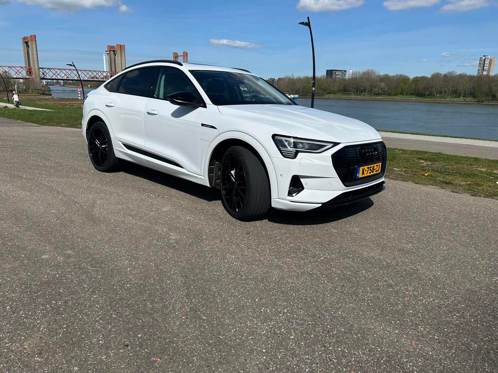 Audi e-tron 50 Quattro 313pk 2020 wit 22inch Pano vol opties, Auto's, Automaat, 1800 kg, Zwart, Wit