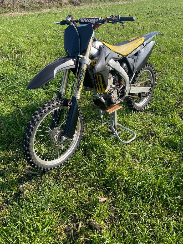 Suzuki rmz 250 2010, Fietsen en Brommers, Brommers | Crossbrommers, Zo goed als nieuw, Suzuki, Ophalen