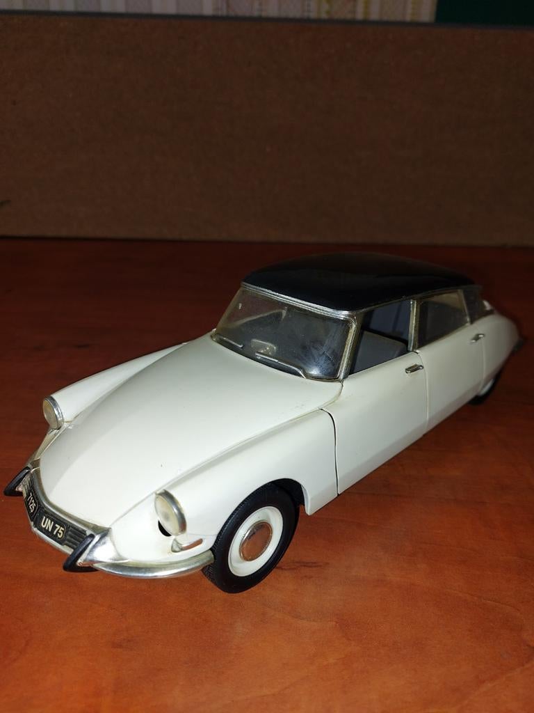 CITROEN DS 19.  1963, Ophalen of Verzenden, Solido