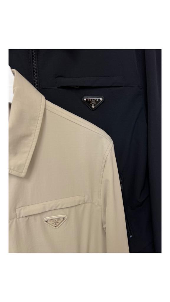 Prada re-nylon beige jas met logo en polokraag, Ophalen of Verzenden, Zo goed als nieuw