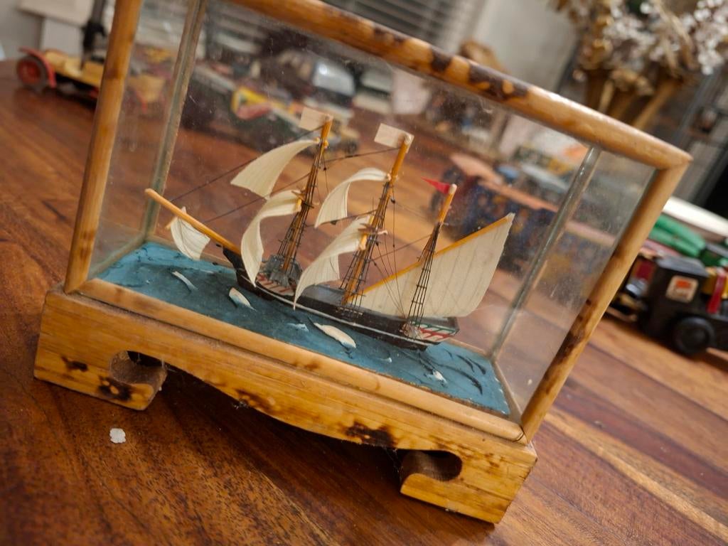 Scheepsmodel in Vitrine - Drie Master, Hobby en Vrije tijd, Modelbouw | Boten en Schepen, Ophalen of Verzenden