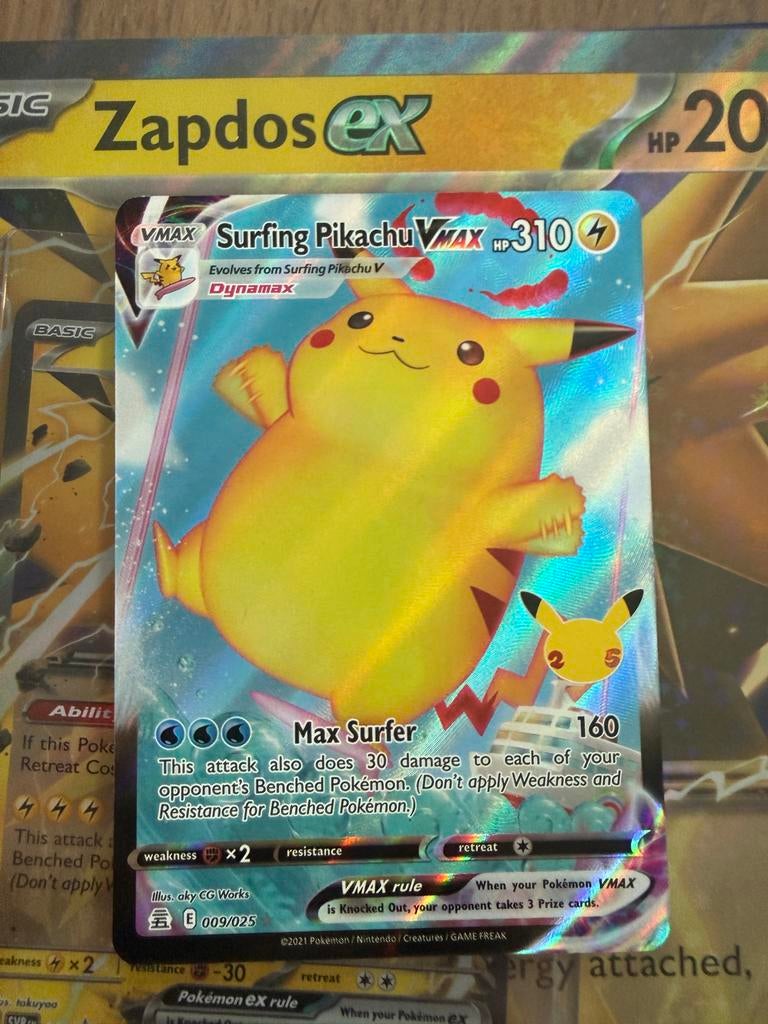 Surfing Pikachu Vmax 009/025, Hobby en Vrije tijd, Verzamelkaartspellen | Pokémon, Nieuw, Ophalen of Verzenden