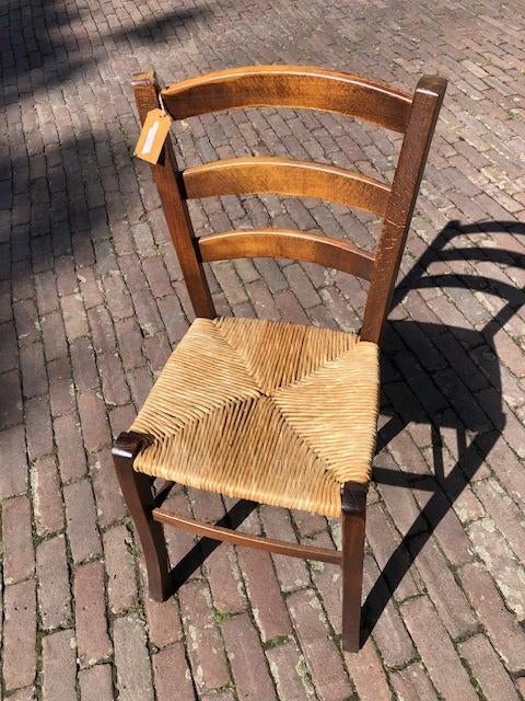 rieten biezen stoeltje, Ophalen