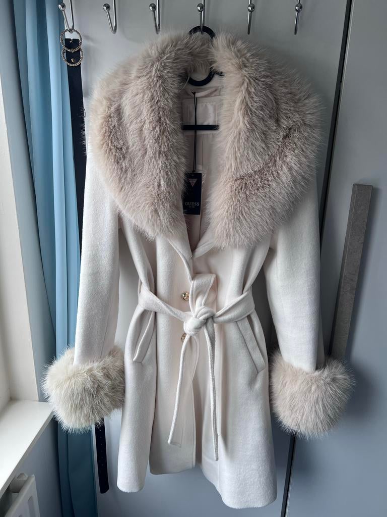 Guess Winterjas met bontkraag - maat L, Ophalen of Verzenden, Zo goed als nieuw, Maat 38/40 (M), Wit