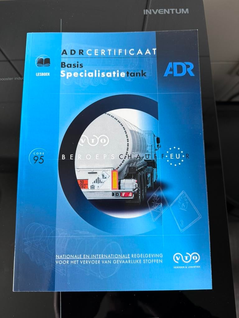 ADR Certificaat Basis & Specialisatietank Nieuw boek, Ophalen of Verzenden, Beta, Zo goed als nieuw, HBO