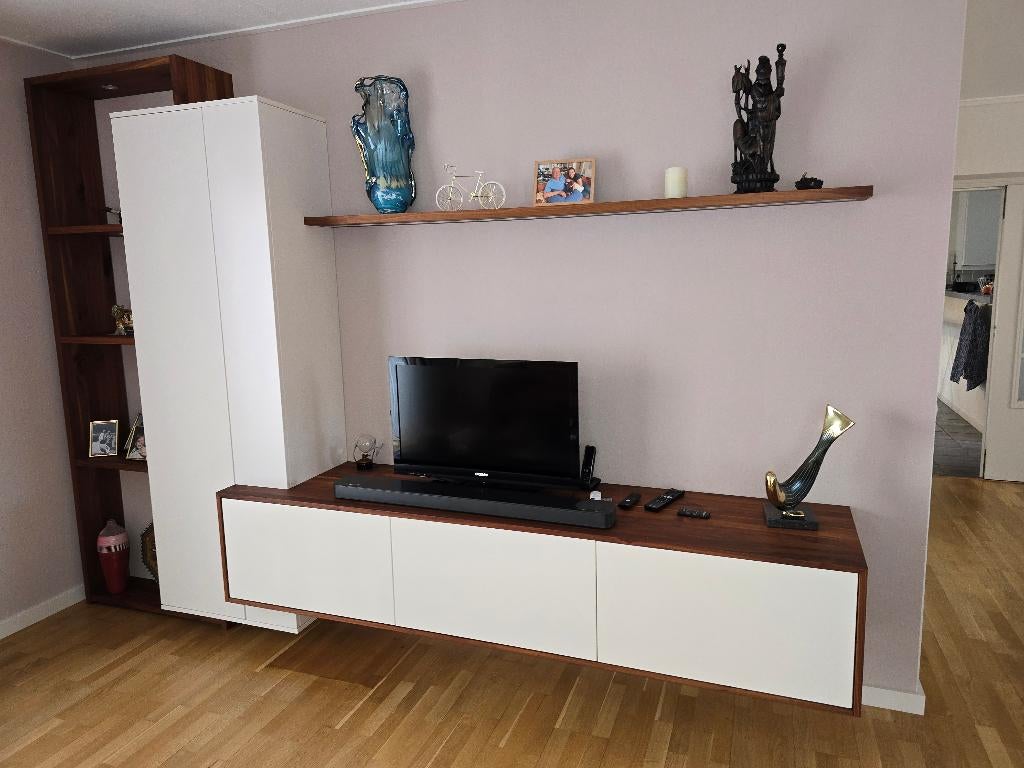 Zwevend walnoten wandmeubel 3 meter . Vraagprijs verlaag, Huis en Inrichting, Kasten | Wandmeubels, Ophalen, Met deur(en), 300 cm of meer