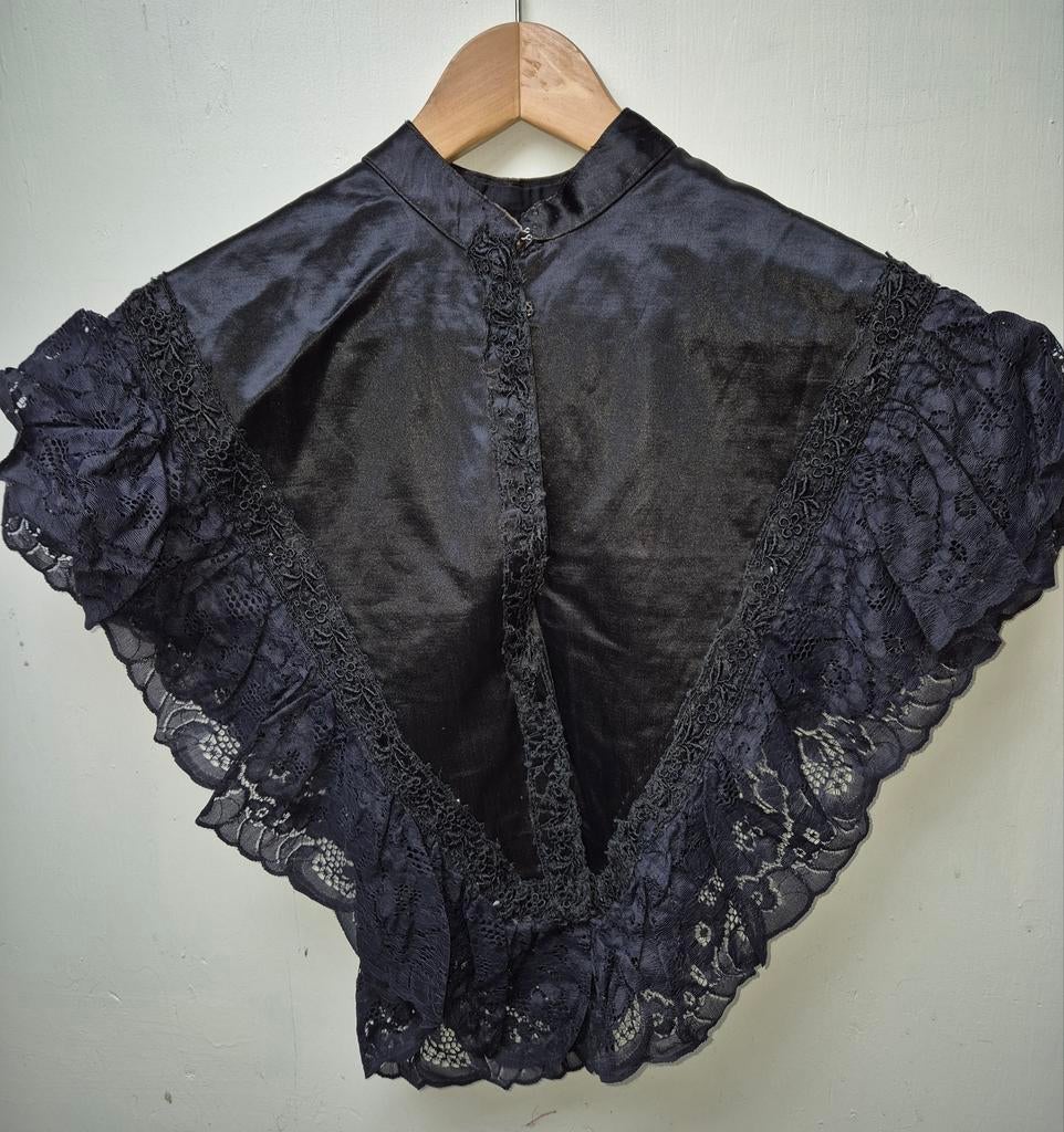 Antieke cape. Kleine maat, Ophalen, Zo goed als nieuw, Carnaval