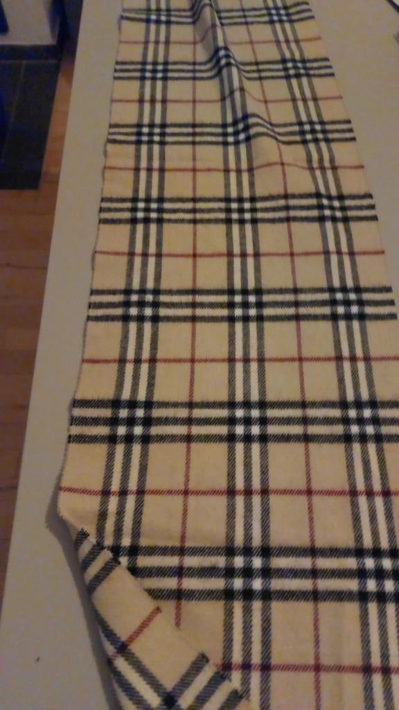 Burberry Sjaal - Klassiek en Tijdloos, Burberry, Ophalen of Verzenden, Zo goed als nieuw, Sjaal