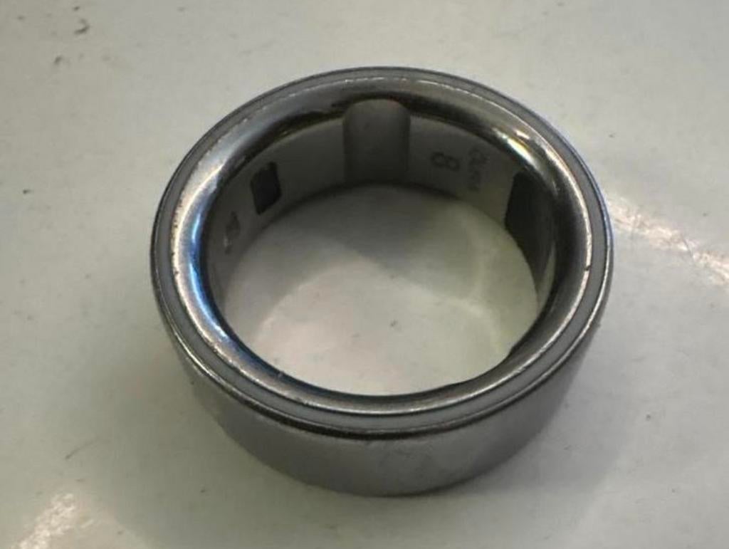 Oura Ring 4 Zilver Maat 8 - Geen Oplader, Sieraden, Tassen en Uiterlijk, Ringen, Gebruikt, Ophalen of Verzenden, Kleiner dan 17