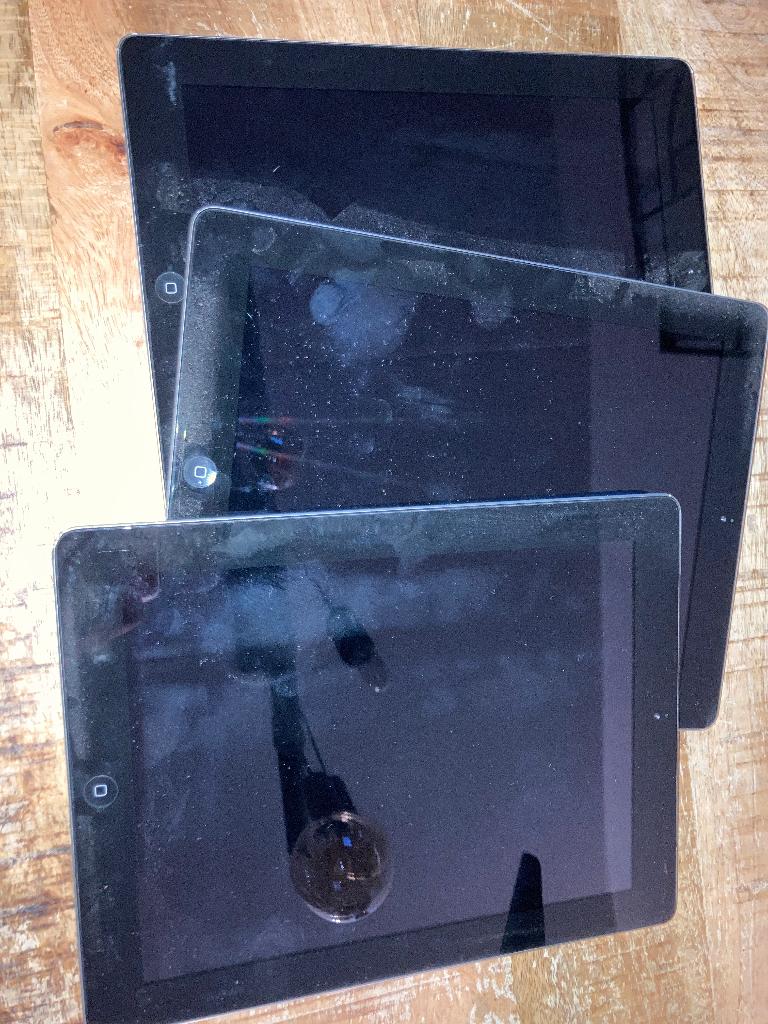 3 oude iPads, Computers en Software, Apple iPads, 10 inch, Gebruikt, Apple iPad, Zwart