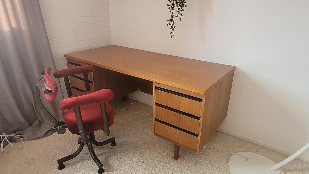 Eeka vintage bureau (jaren 70) – UvA herkomst – Dutch design, Huis en Inrichting, Bureaus, Gebruikt, Ophalen