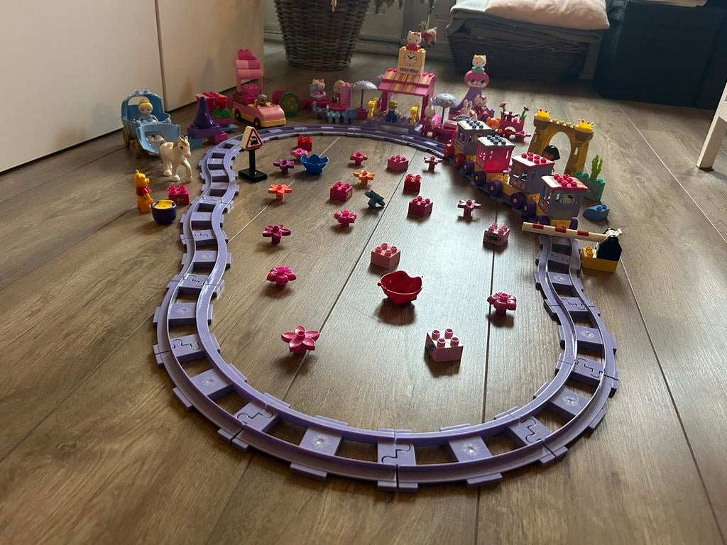 Leuke Lego Duplo Hello Kitty trein set + plus andere sets, Ophalen of Verzenden, Zo goed als nieuw, Complete set, Duplo