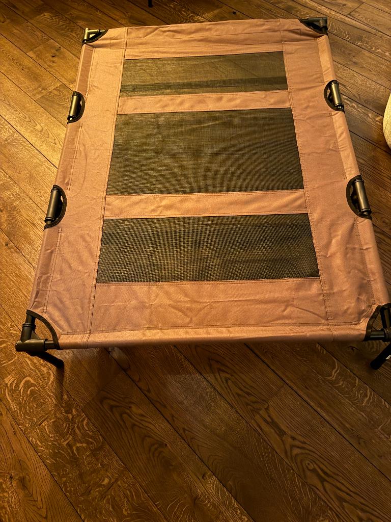 Hondenbed /stretcher camping, Ophalen, Zo goed als nieuw