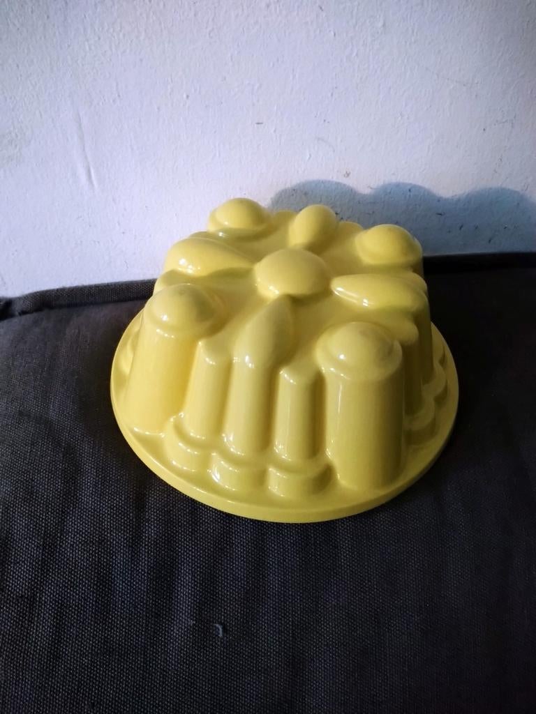 Mooie gele puddingvorm, Antiek en Kunst, Ophalen of Verzenden