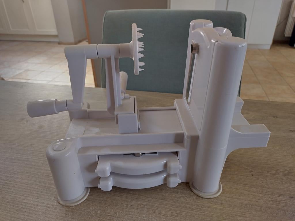 Kitchen Hero groentensnijder, compleet met 3 inzetstukken, Huis en Inrichting, Keuken | Keukenbenodigdheden, Ophalen of Verzenden