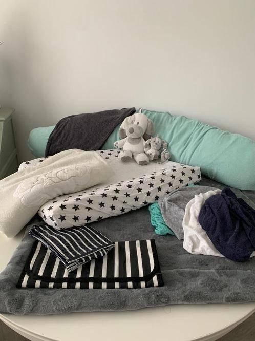 GROTE Pakket Babyverzoring, Badje, Voedingkussen, Stoeltje, Kinderen en Baby's, Babykleding | Baby-kledingpakketten, Zo goed als nieuw