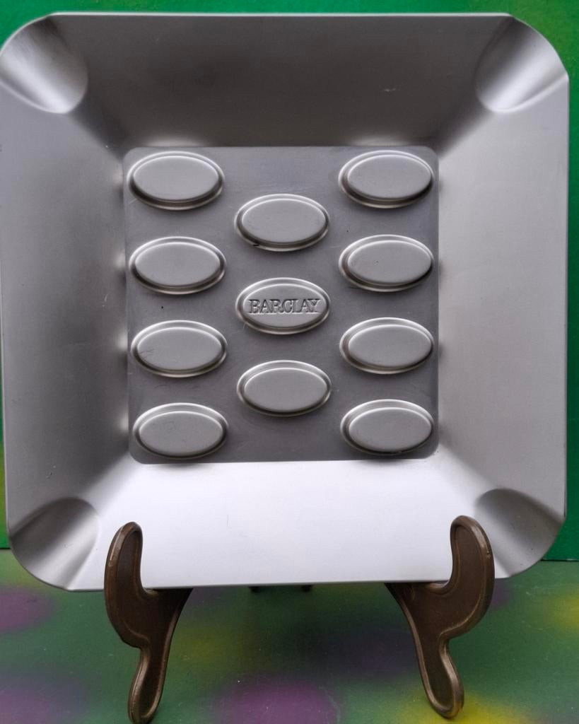 BARCLAY. Design sigarenasbak. RVS. Reliëf.  15/15  cm., Verzamelen, Rookartikelen, Aanstekers en Luciferdoosjes, Zo goed als nieuw