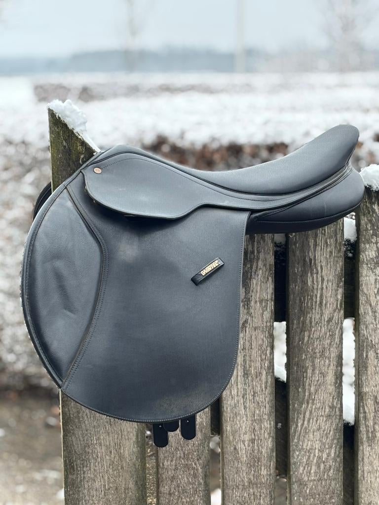 Wintec springzadel 17,5 inch., Dieren en Toebehoren, Paarden en Pony's | Zadels, Ophalen of Verzenden, Wintec, Info@paardenschuur.nl