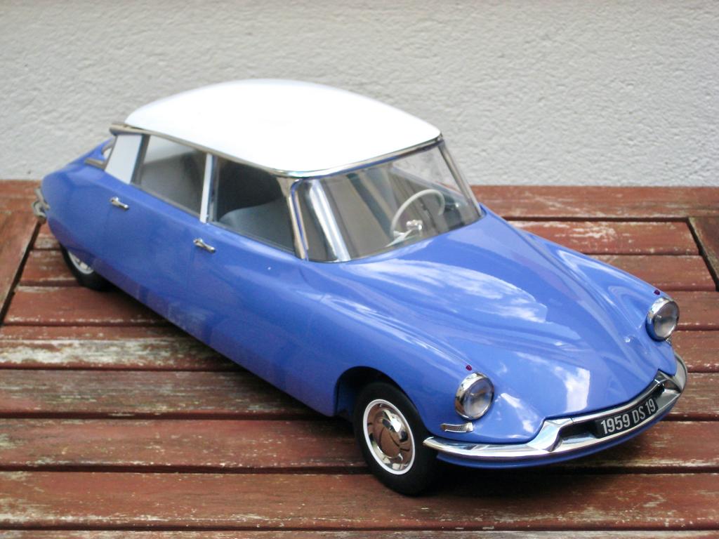 Citroen DS 19 1959 blauw Delphinium Norev 1:12, Hobby en Vrije tijd, Modelauto's | 1:5 tot 1:12, Ophalen of Verzenden, Nieuw, 1:9 t/m 1:12