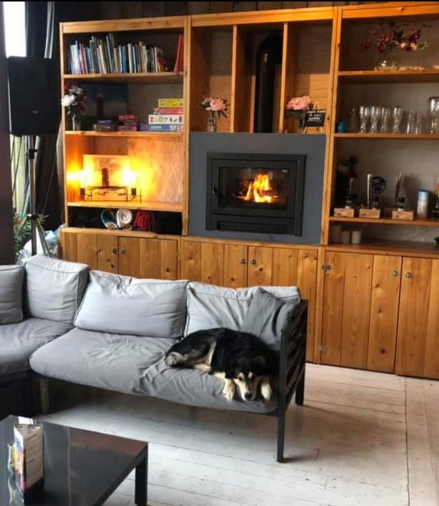 Inbouwopenhaard Flame met ventilator en schoorsteenpijpen, Huis en Inrichting, Haarden, Gebruikt, Houthaard, Ophalen