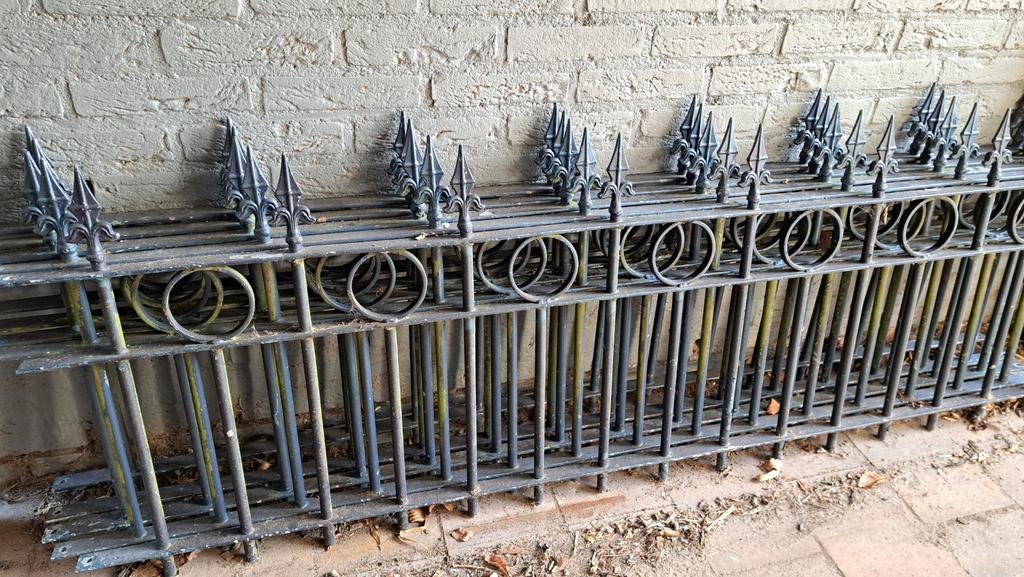 IJzeren hekwerkdelen met palen, Ophalen, IJzer, Sierhekwerk