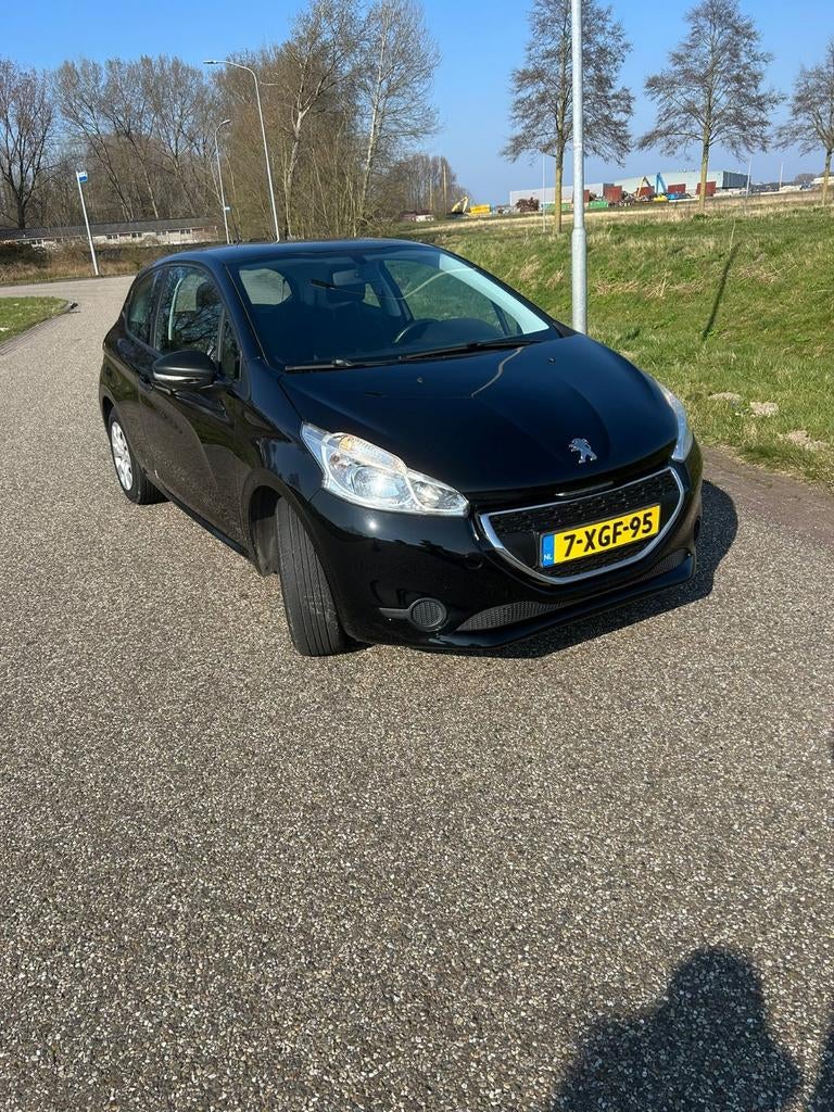 Peugeot 208 1.0 VTI 50KW/68PK 3-D 2014 Zwart, Auto's, Peugeot, Voorwielaandrijving, Origineel Nederlands, 24 km/l, Particulier