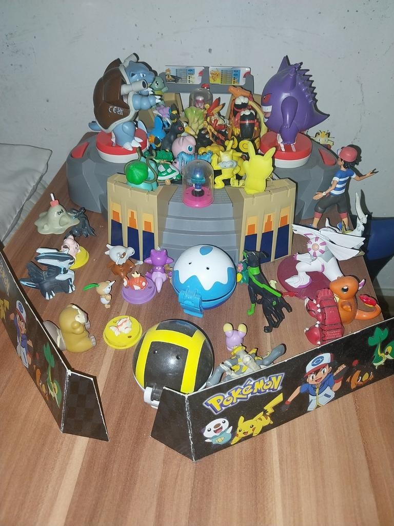 Pokémon arena en poppetjes, Ophalen of Verzenden, Gebruikt
