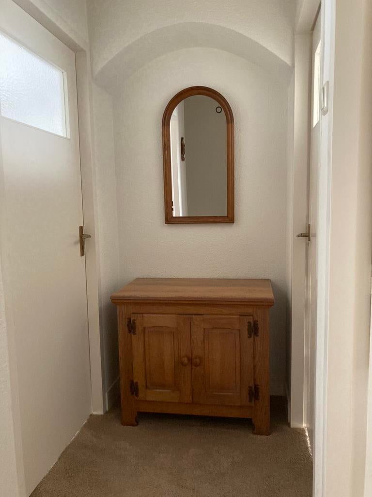 Eiken halkast met spiegel, Ophalen