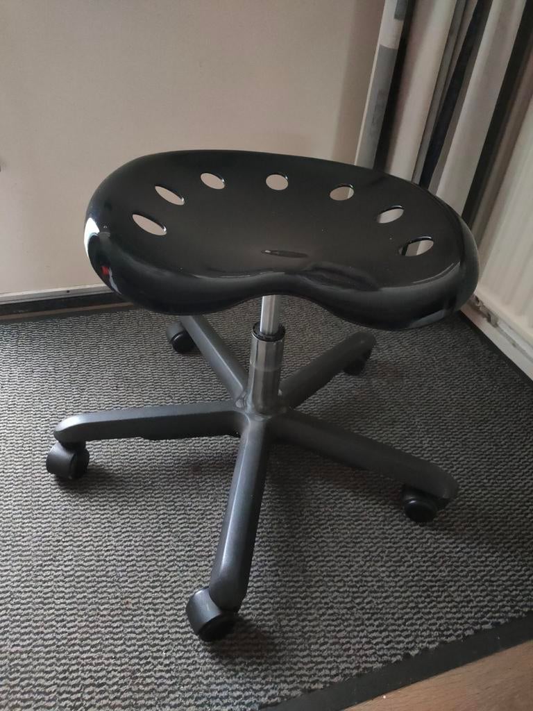 Verrijdbare Kruk met Tractorzitting - In Hoogte Verstelbaar, Huis en Inrichting, Krukjes, Ophalen, In hoogte verstelbaar, Gebruikt